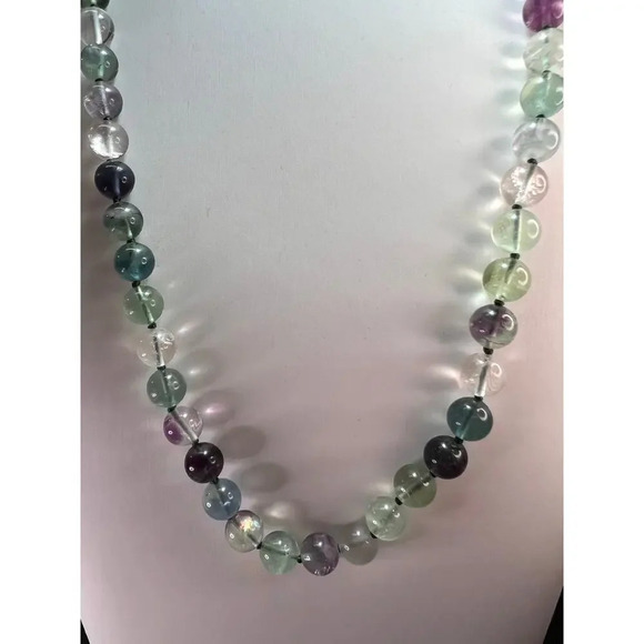 Fluorite knotted beaded bolo necklace with sterling silver magnetic clasp - Picture 4 of 11